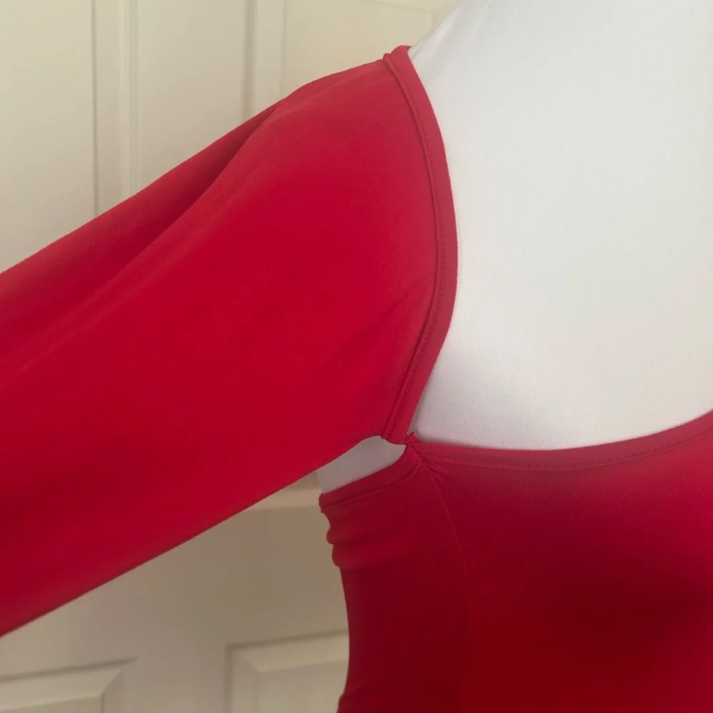 Fashion Nova Red one sleeve bodysuit - Picture 3 of 4